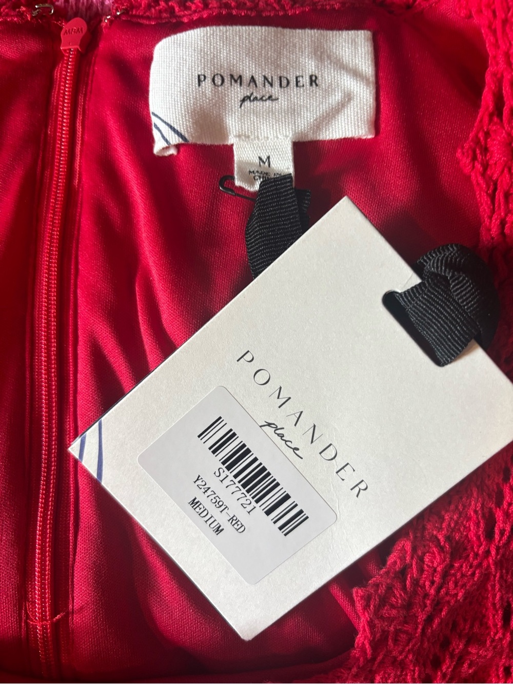 NWT Tuckernuck Pomander Place Red
Crochet Trim Devon Dress Size Medium - Picture 4 of 7